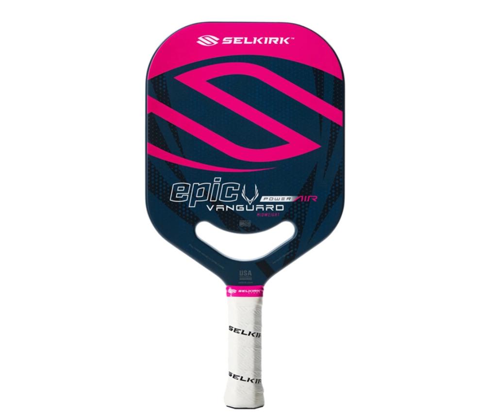 Vợt Vanguard Power Air Epic được Quang Dương tin chọn trong mỗi trận đấu